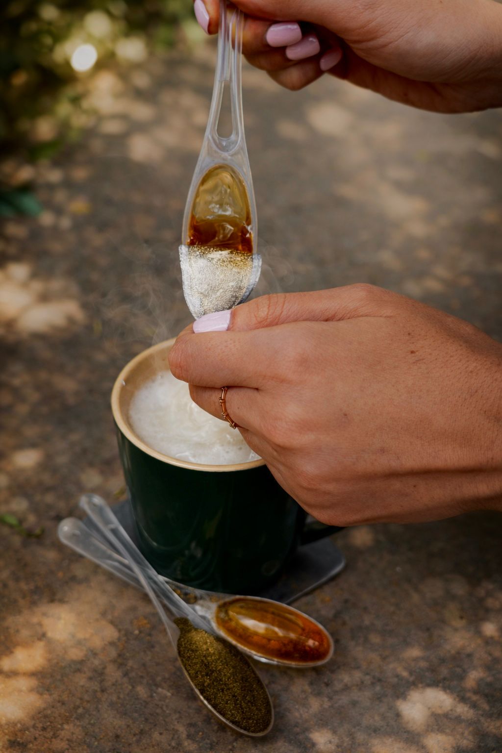 Open the Sweet Buzz honey spoon